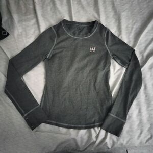 Abercrombie & Fitch Gray Long Sleeve Tee